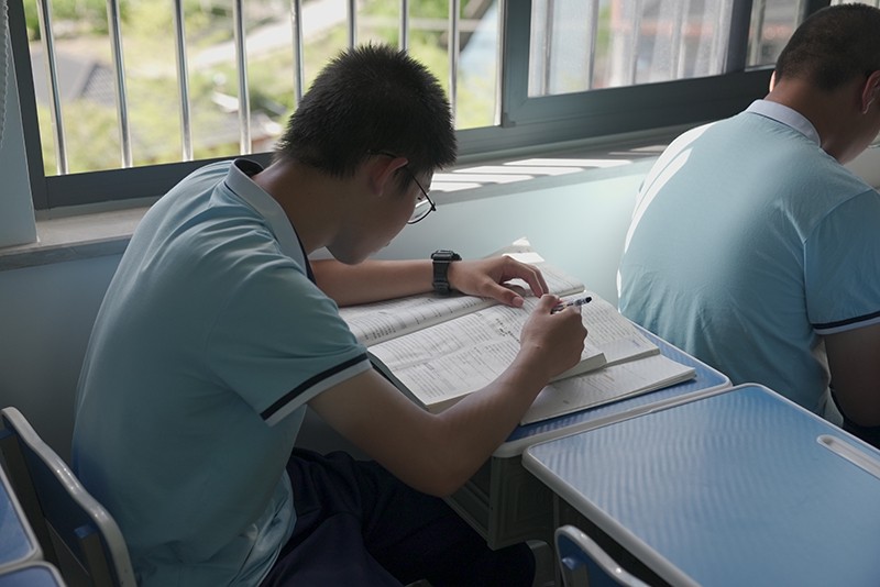 青少年篮球爱好者如何提高接球技巧?_2